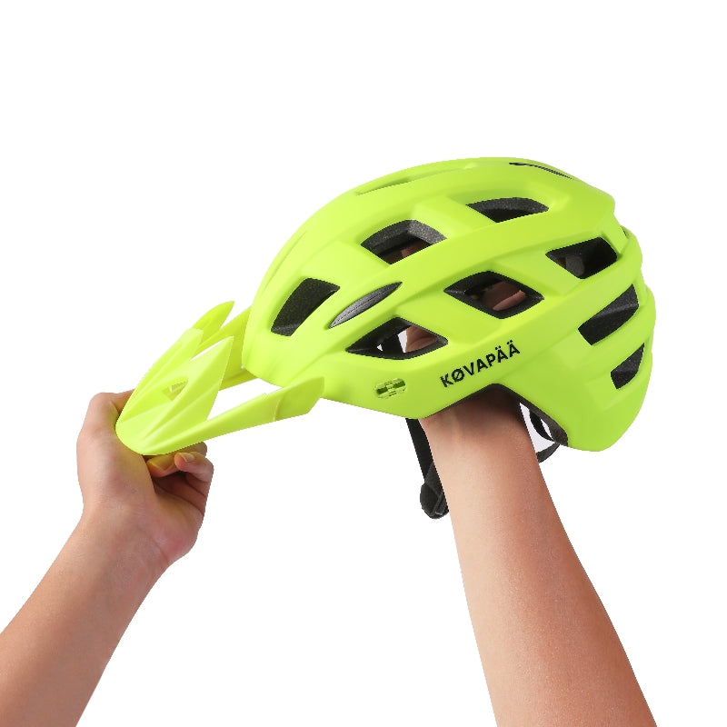 detail van lemonkleurige Køvapää Tolva helm met geïntegreerd vizier